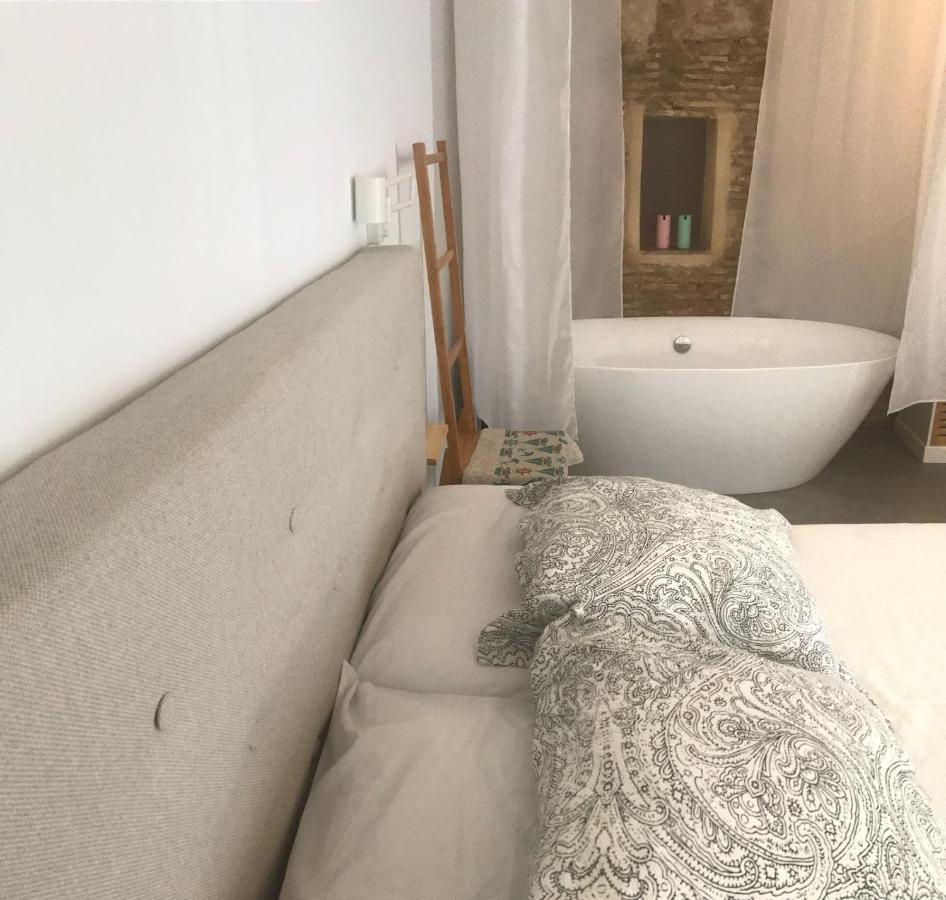 Suite Independiente De 45 M2 Con Banera En Pleno Casco Viejo Альтеа Экстерьер фото